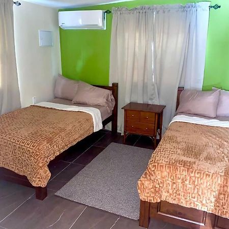 Centrally Located, Private, 1 Bedroom Apartment. Willemstad Luaran gambar